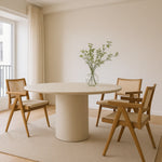تحميل الصورة إلى عارض المعرض، The Marx dining table in a round shape, enhancing the sophistication of a minimalist dining area.
